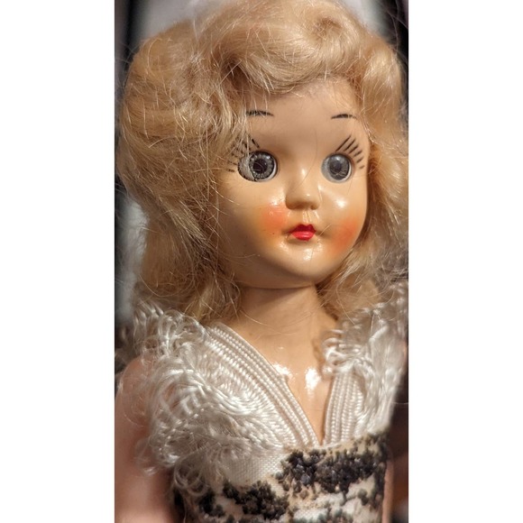 Vintage Doll with Blinking Eyes - Picture 3 of 6